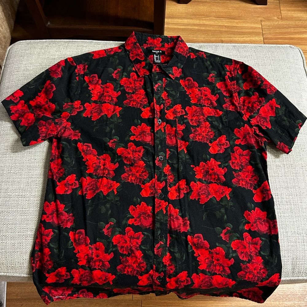 Forever 21 Men’s Floral Short Sleeve Button Down Shirt